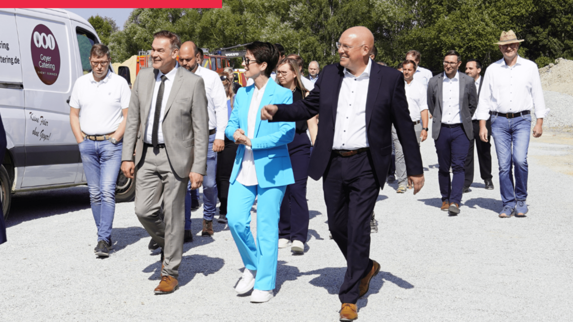 Topping-out ceremony for new production hall